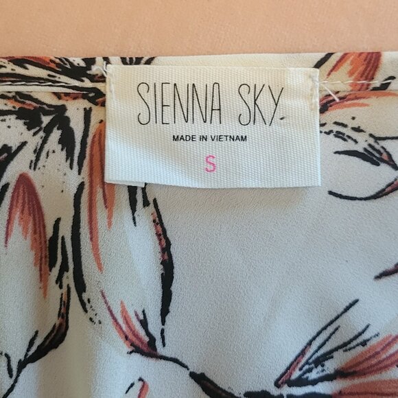 Sienna Sky Floral Cold Shoulder Cream Off-White Flowy Blouse W/Front Tie Small - Picture 7 of 8